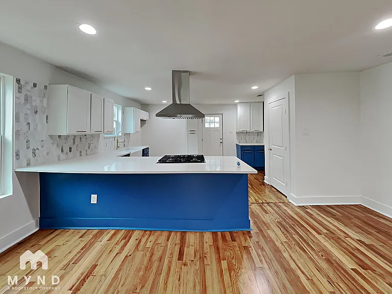 2718 Lawrence St — Photo 3