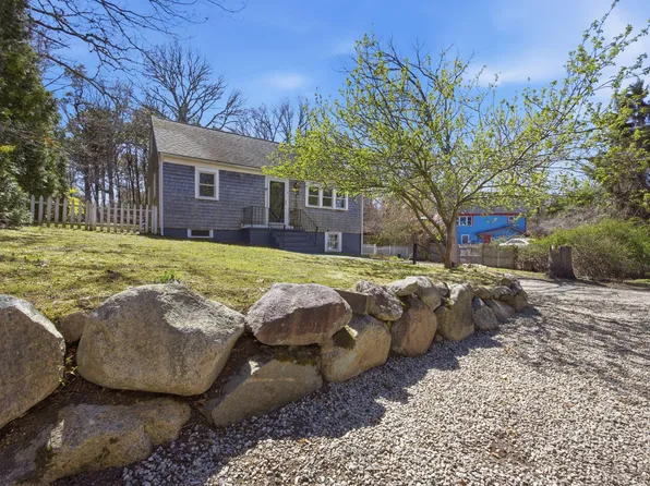 14 Saint Anns Lane, Falmouth, MA 02540