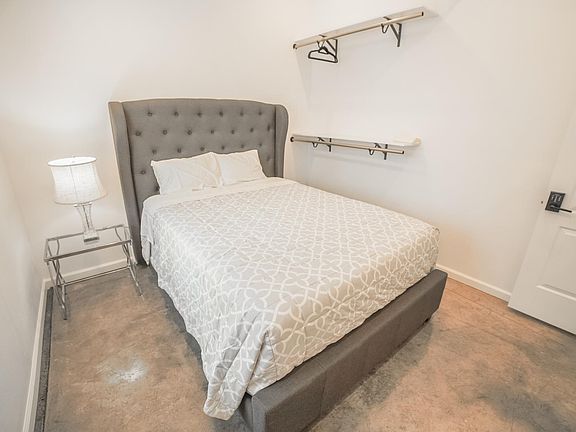 2nd image of 6929 De Soto Ave #3-1