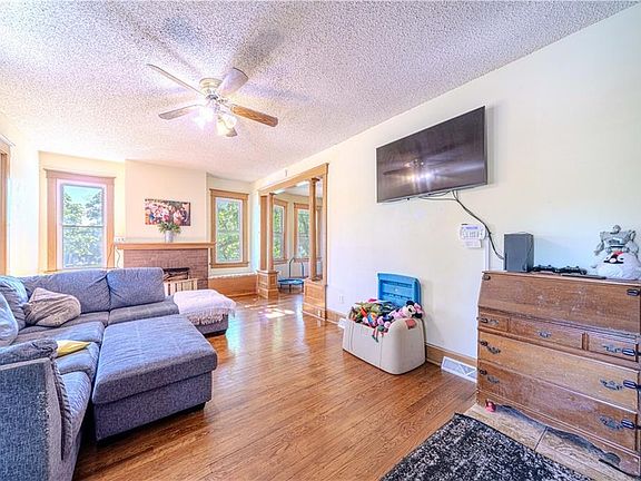 4th image of 3101 Felix St