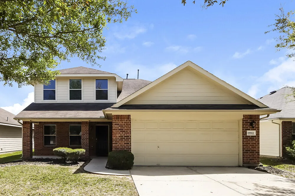 4 bed, 2.5 bath, 2772 sqft, $2,475 — Photo 1