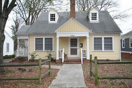 1st image of 1304 Clarendon St #B