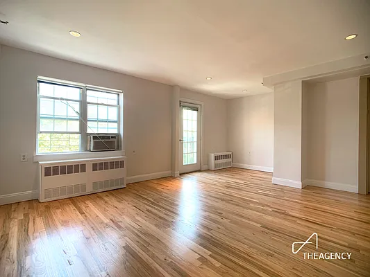 Rented by The Agency | media 21