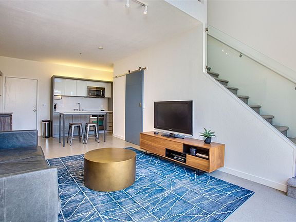 4th image of 955 W Hawthorn St APT 17