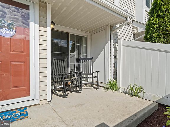 3rd image of 3602 Fenwick Ln