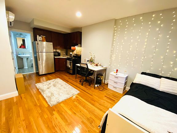 3rd image of 27 E 126th St APT 1