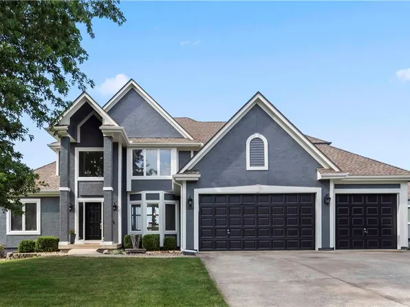 425 NE Oaks Ridge Dr, Lees Summit, MO 64064