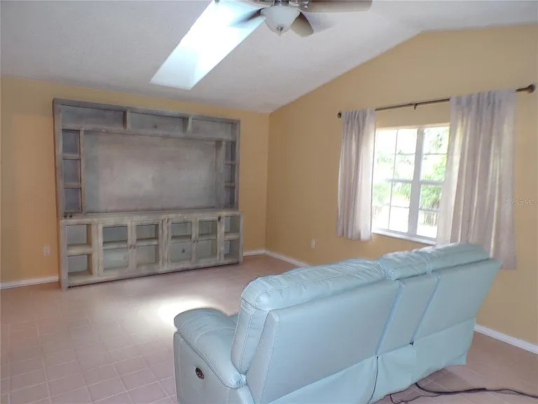18407 Avon Ave — Photo 37