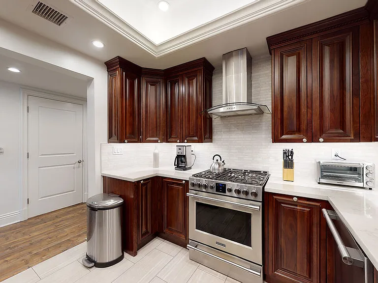 907 S Shenandoah St #101 — Photo 9