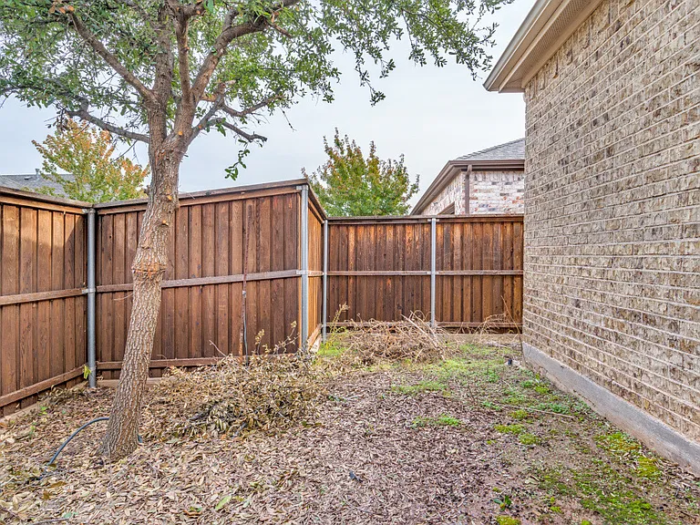 2028 Barx Dr — Photo 23