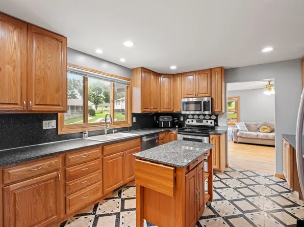 1104 Delmar St, Papillion, NE 68046