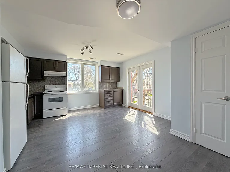 621A The Queensway — Photo 7