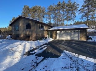 E2124 Crystal River Ln, Waupaca, WI 54981
