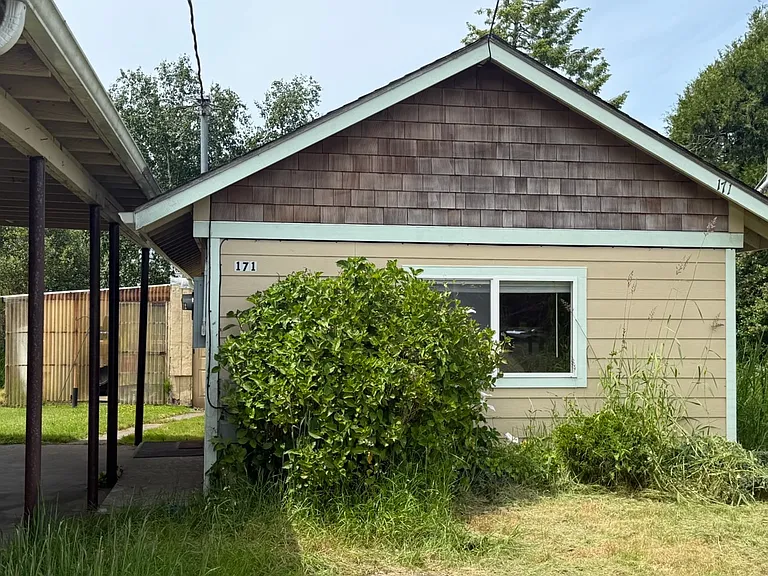 171 SW Birch Ave — Photo 5