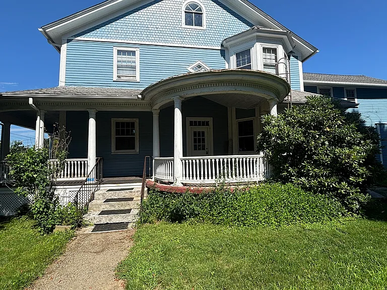 24 Broadway St — Photo 2