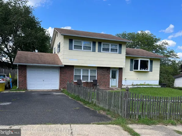 52 Rhode Island Dr, Jackson, NJ 08527