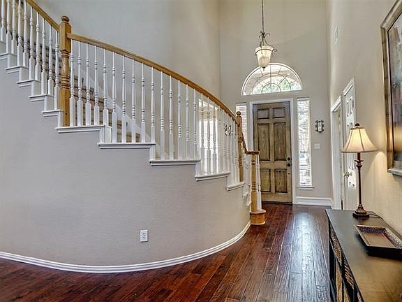 2nd image of 1210 Mesa Trl