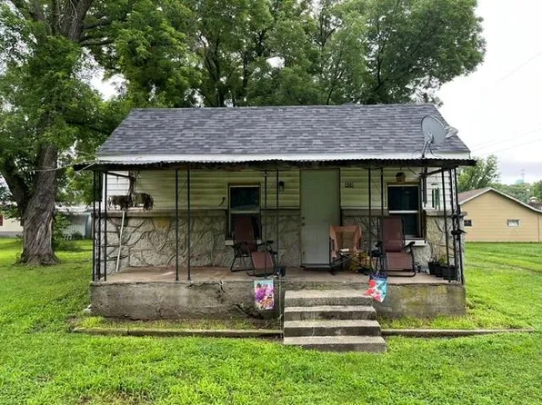 408 Peoria St, Seneca, MO 64865