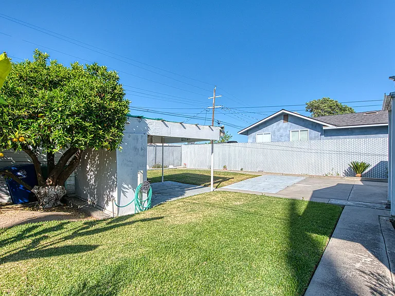 2434 Yerba St — Photo 37