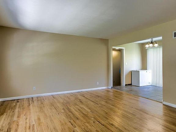 4th image of 9627 Grandview St