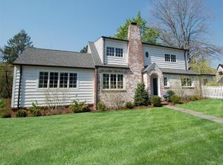 2 Valley Stream Rd W, Larchmont, NY 10538