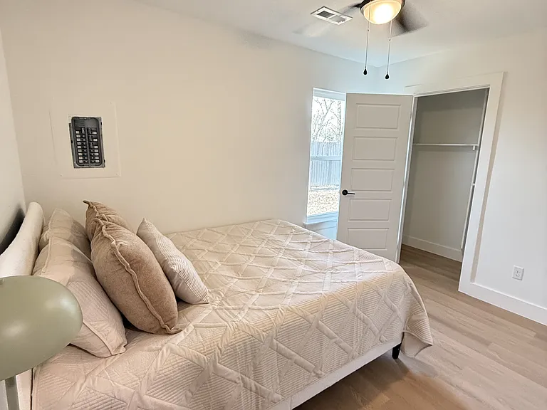 1172 W Cato Springs Rd — Photo 28