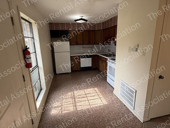 3rd image of 3016 Zachry Ave