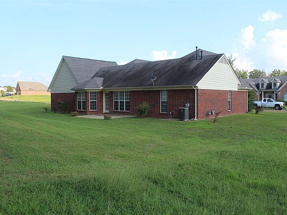3rd image of 150 Oakleigh Dr
