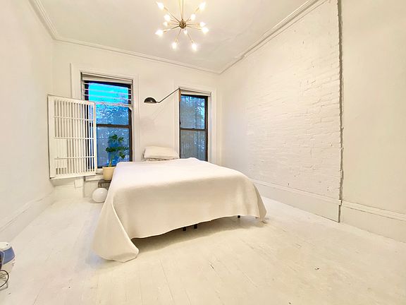 5th image of 227 W 15th St APT 15