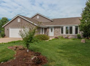 N71W35506 Mapleton Lake Dr, Oconomowoc, WI 53066