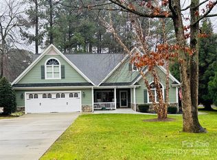 104 Lake Hills Dr, Mooresville, NC 28117