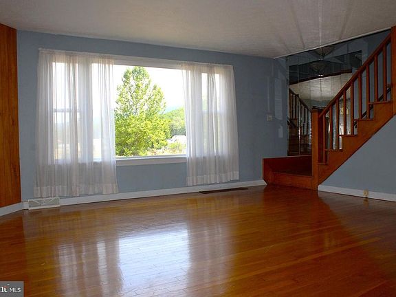 5th image of 13500 Country Ln NE