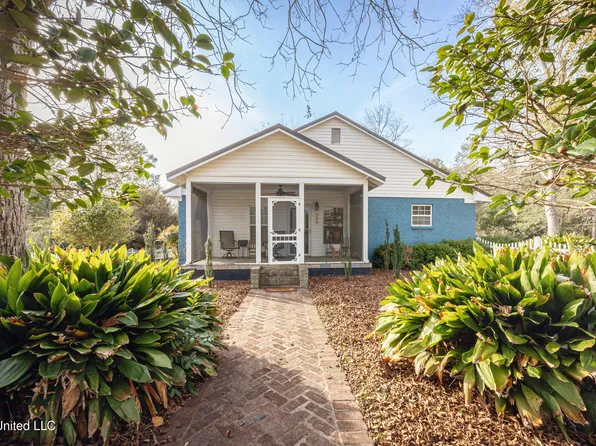 206 5th St N, Wiggins, MS 39577