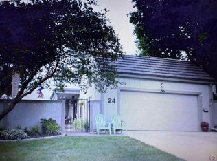 24 SW Pepper Tree Ln, Topeka, KS 66611