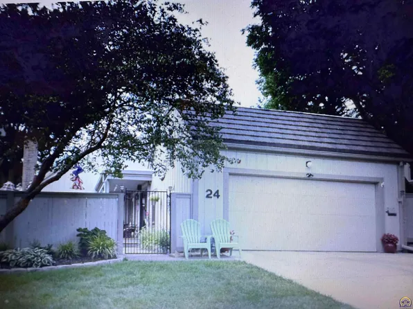 24 SW Pepper Tree Ln, Topeka, KS 66611