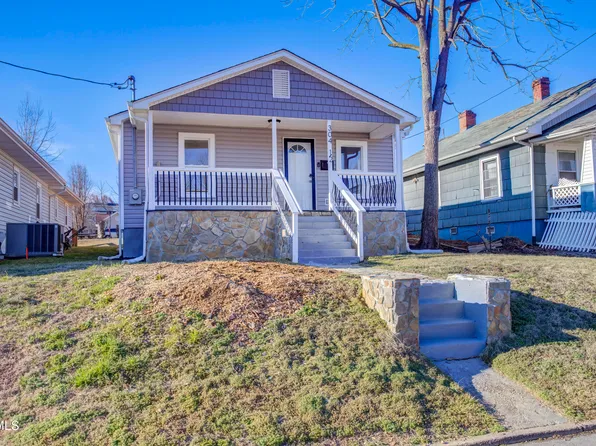 304 1/2 W Chilhowie Ave, Johnson City, TN 37604
