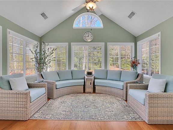 2nd image of 2947 Oakside Cir