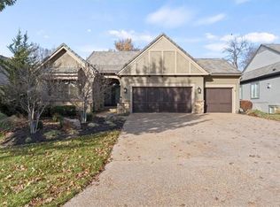 2858 W 137th Ter, Leawood, KS 66224