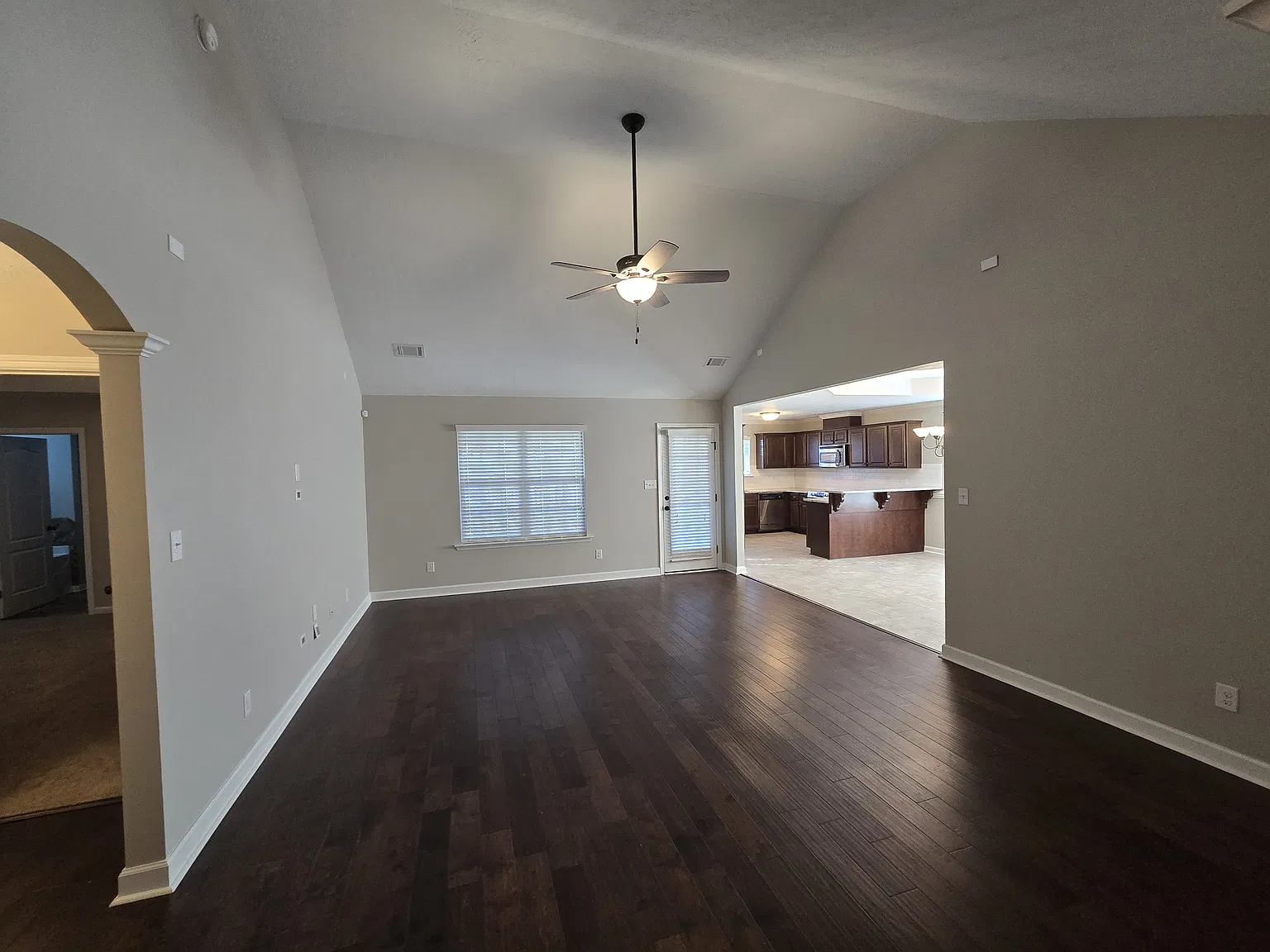 3 bed, 1858 sqft, $1,995 — Photo 2