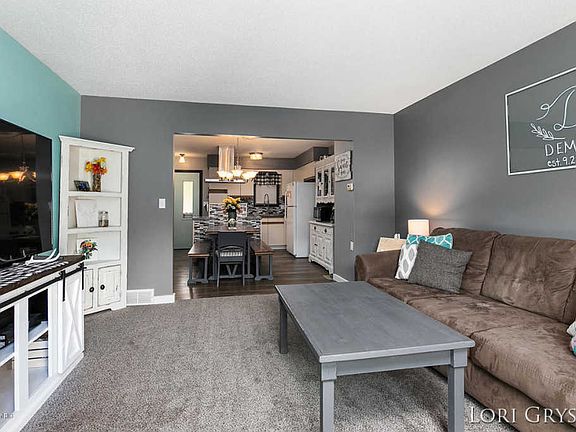 4th image of 7501 Pinegrove Dr #0