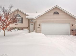 2238 Orchard Ridge Dr NW, Grand Rapids, MI