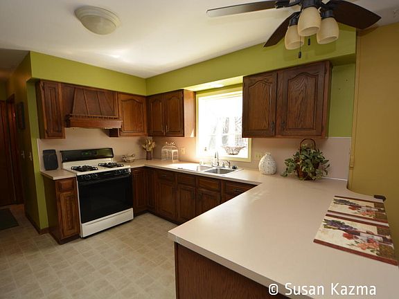 5th image of 311 Standish Dr