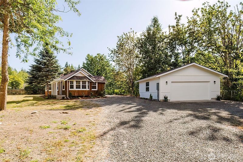 2nd image of 3338 Banner Road SE
