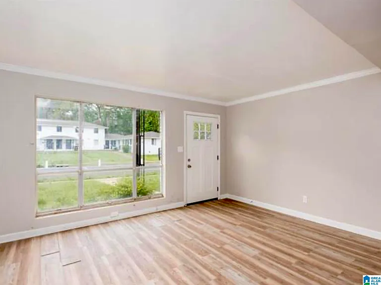 7728 Rugby Ave — Photo 3
