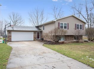 490 Beverly St, Robins, IA 52328