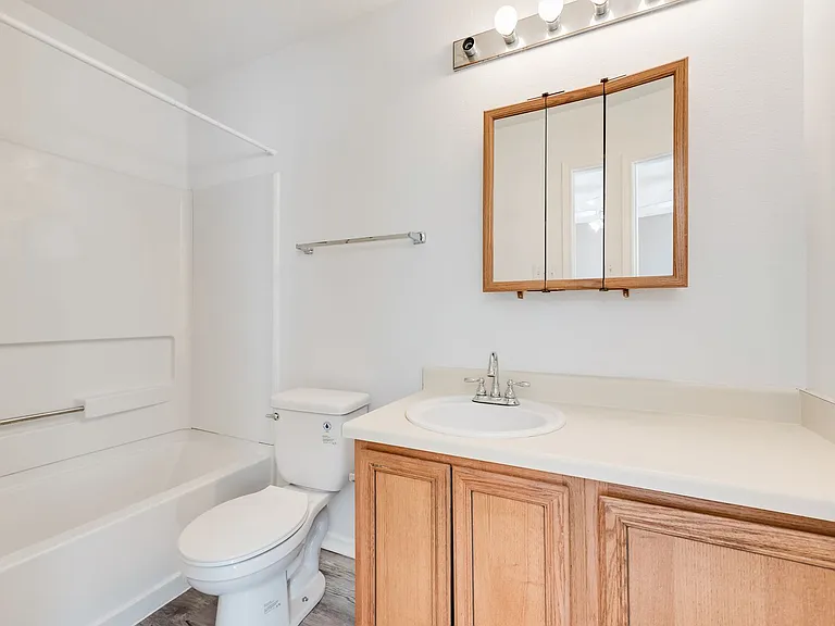 216 Modene St — Photo 11