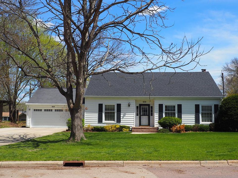 1st image of 909 Minnesota Ave