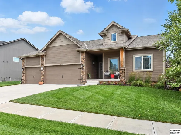 16426 Whitmore St, Bennington, NE 68007