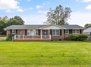 6411 Robinhood Ln NW, Huntsville, AL 35806