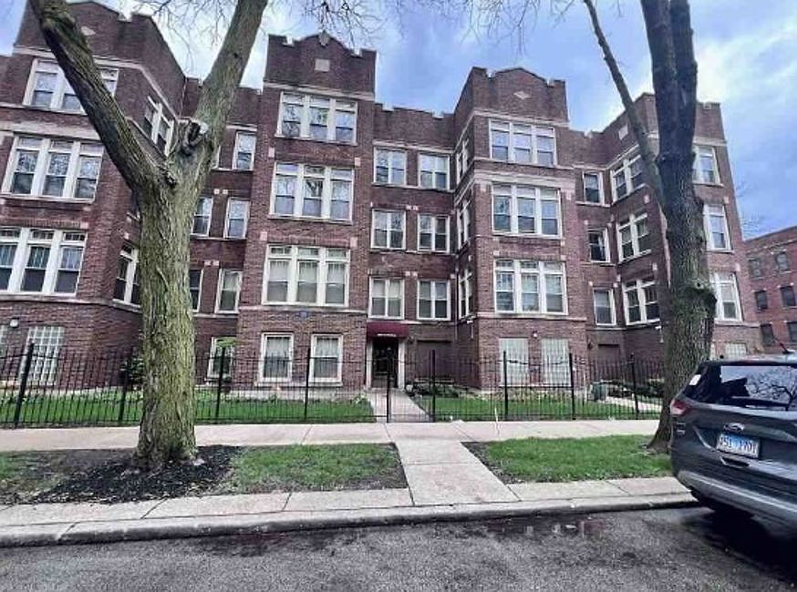 2nd image of 2230 E 70th Pl #204